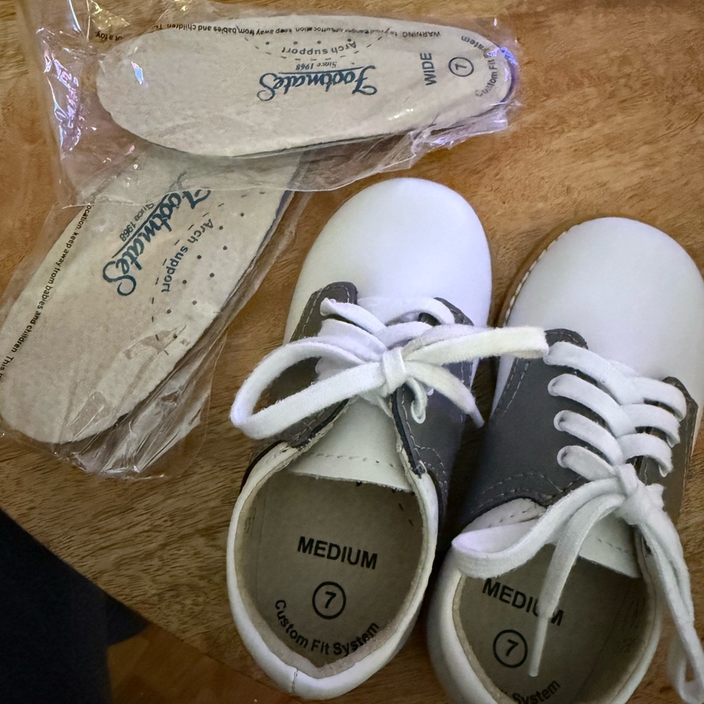 FootMates White and Gray Kids Dress Shoes with inserts